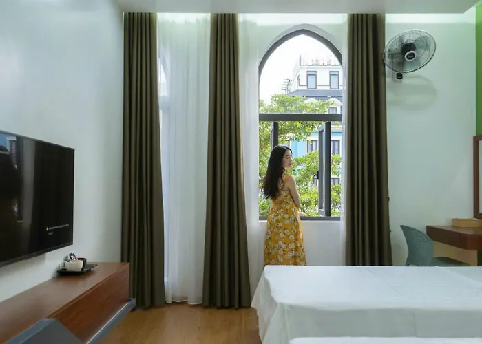 Golden Beach Hotel * Hạ Long
