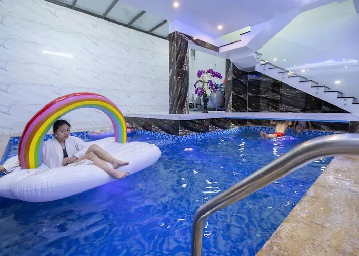 Golden Beach Hotel Hạ Long